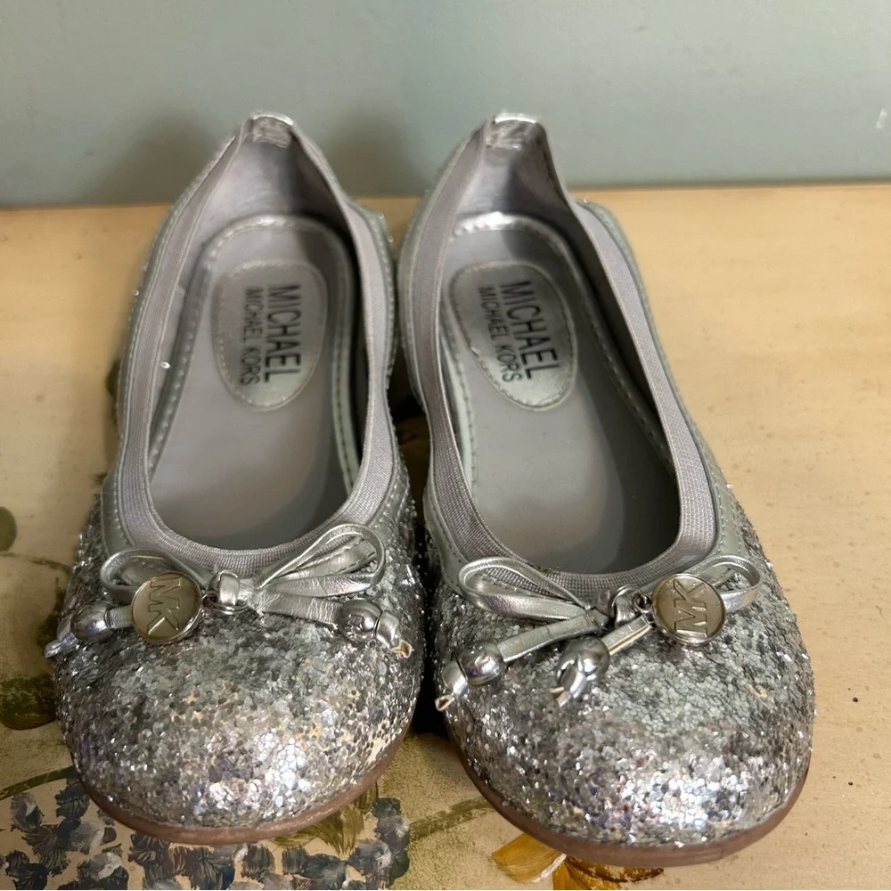 Michael Kors Martina Silver Metallic Glitter Front Bow Flats size 2